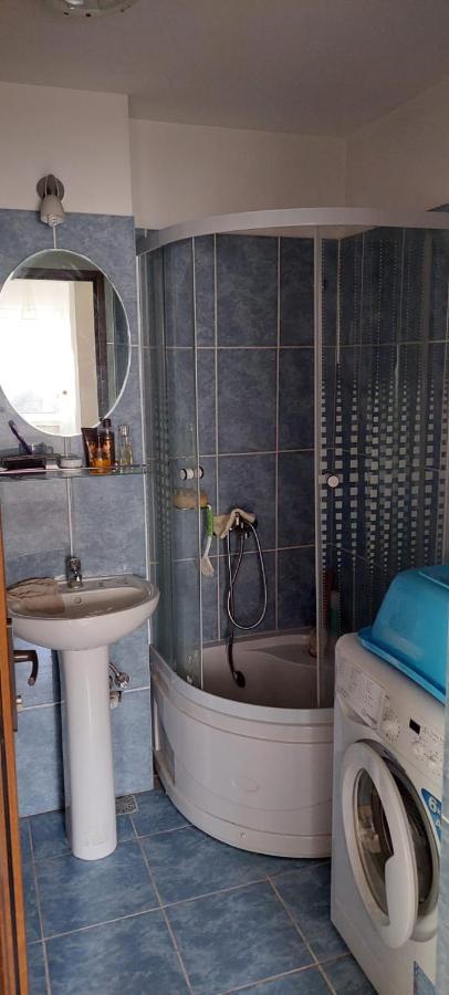 Fely Room Petroşani Εξωτερικό φωτογραφία